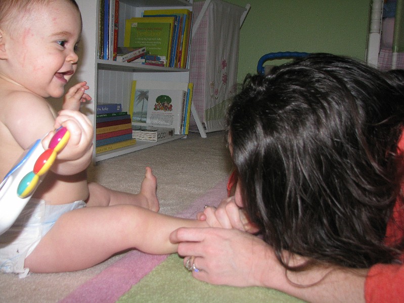 IMG_2236.JPG - Mommy's eating my feet.