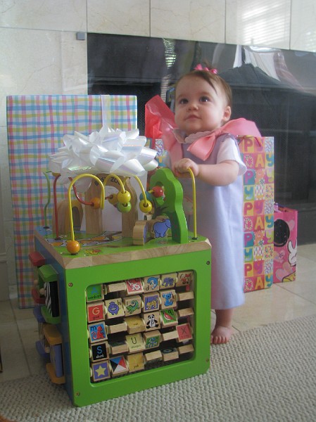 IMG_2620.JPG - I got big bows on my shoulders.