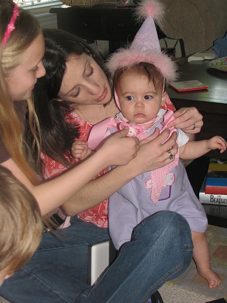 IMG_2663.JPG - Gimme my paci, Arienne!