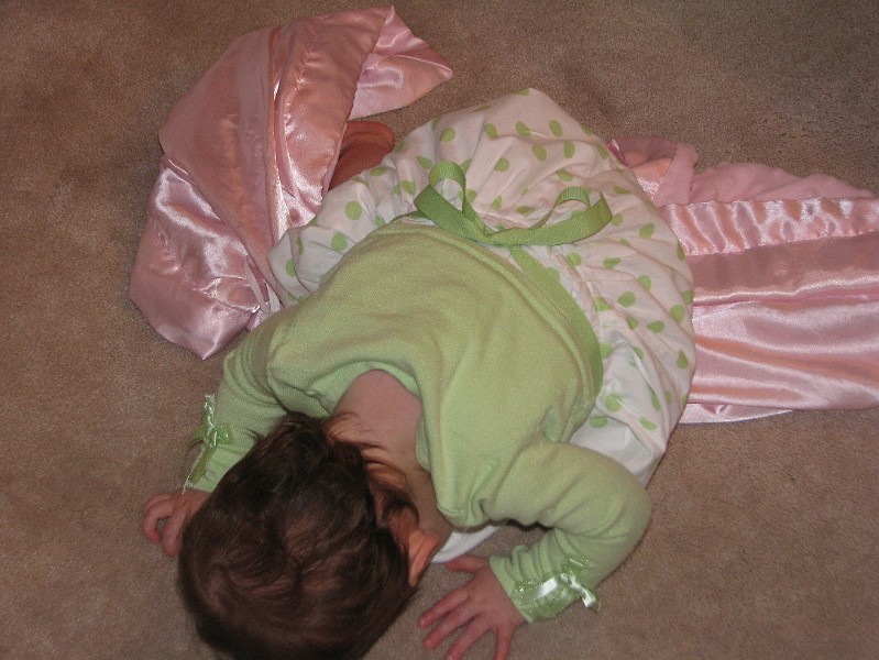 IMG_2732.JPG - Hey, look, it's my Easter dress.