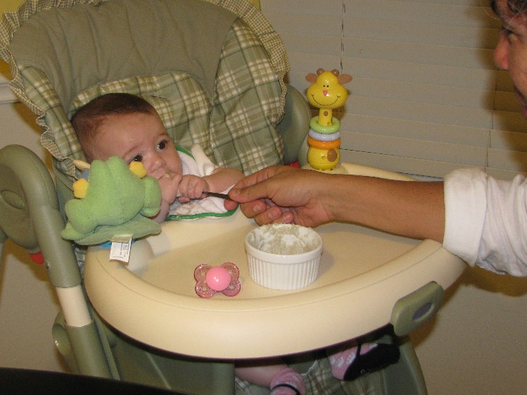 ILikeMySpoon.JPG - Gimme that spoon, Daddy!