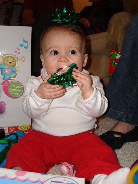 ChristmasBow.jpg - And these green bows.