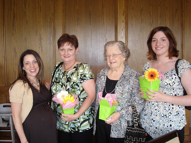 MelAllisonWomen.jpg - Pregnant mommy with the Allisons: Sherrie, Great Grandmother & my aunt Nicole.